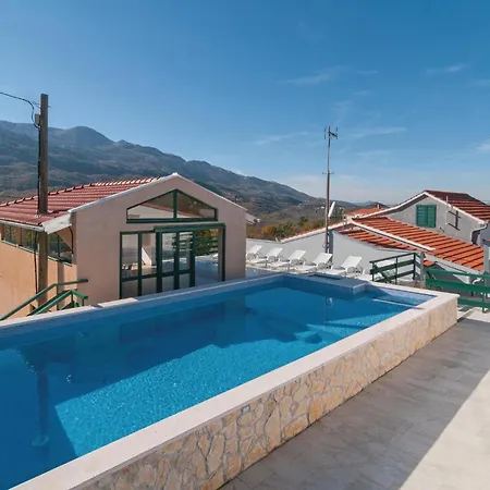 In Nyaraló *